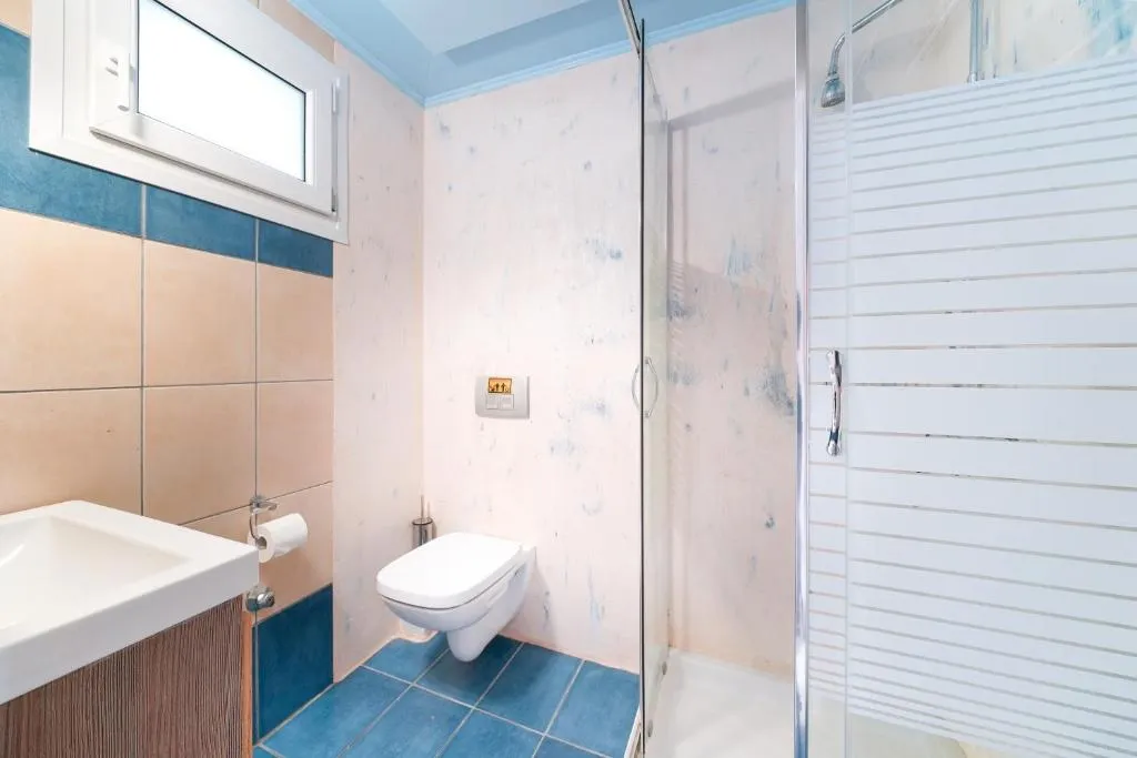 Tiara Holidays - Endless Blue Sea Resort - Superior Triple Room with Sea View - bathroom
